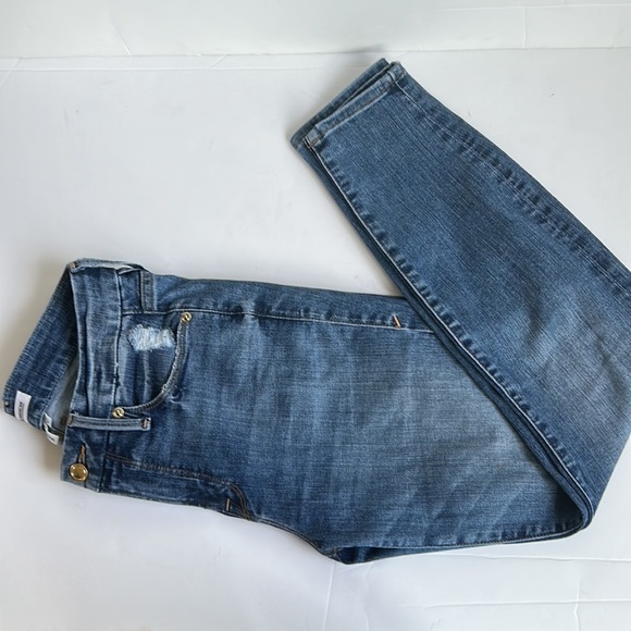 Good American Good Legs Blue 187 skinny jean w some distressing and zip closure - Picture 11 of 16
